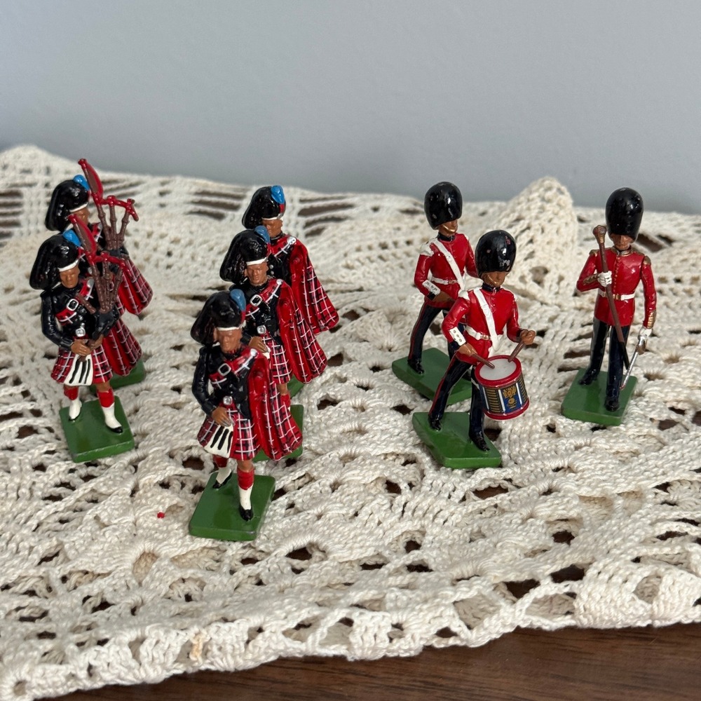 Britains Ltd 1990 England Lead Soldier Figurines Highland Pipers Foot Guards 9pc
